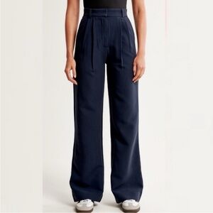 Abercrombie & Fitch
Pleated Wide Leg Tailored Linen Blend Pants Size XS.